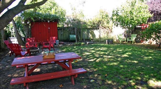 2210 Curtis St #B - Photo 3 of 7