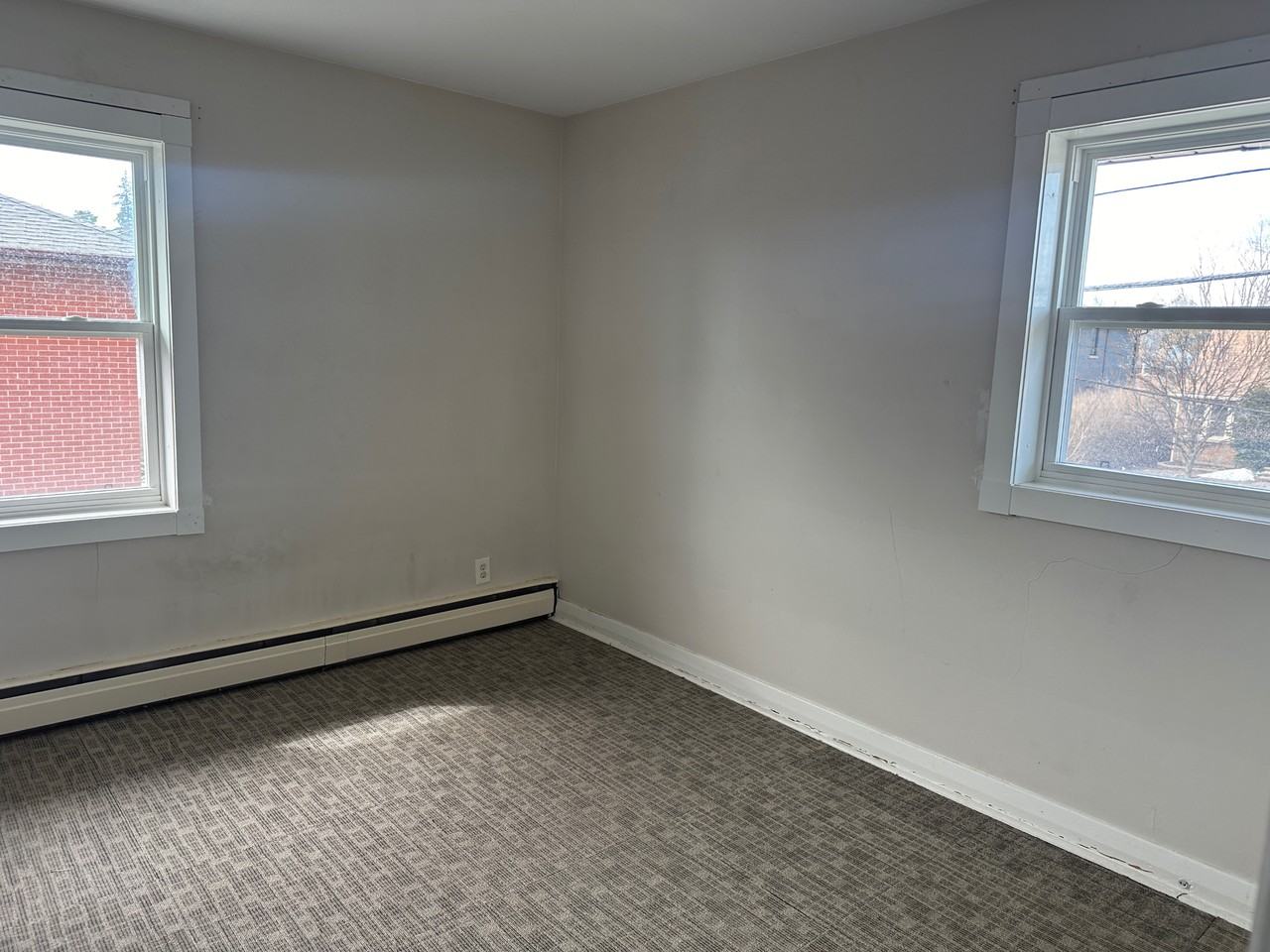 119 Rossland Rd E #4 - Photo 7 of 9