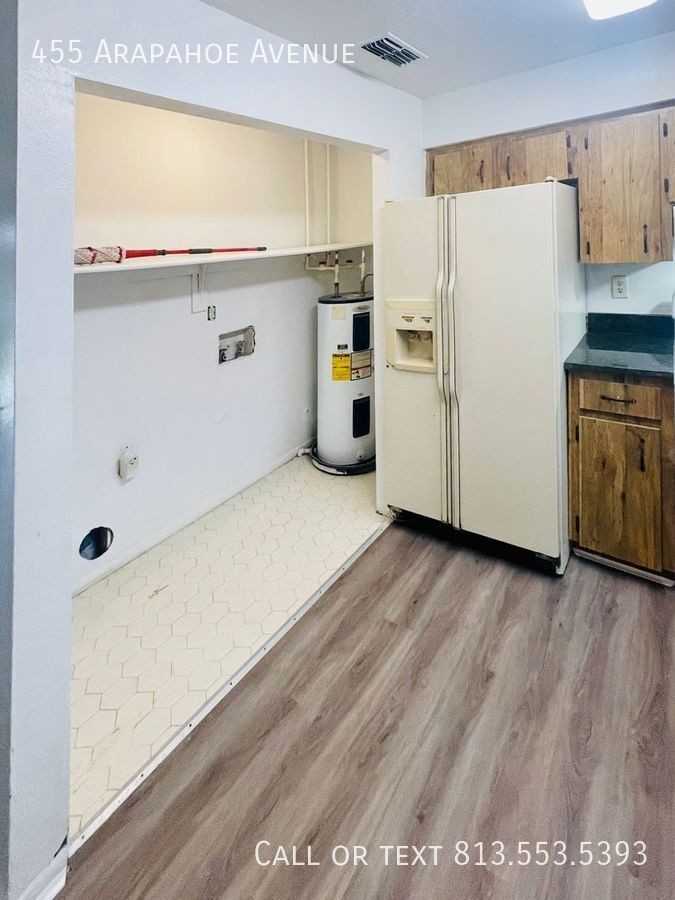 455 Arapahoe Ave - Photo 4 of 9