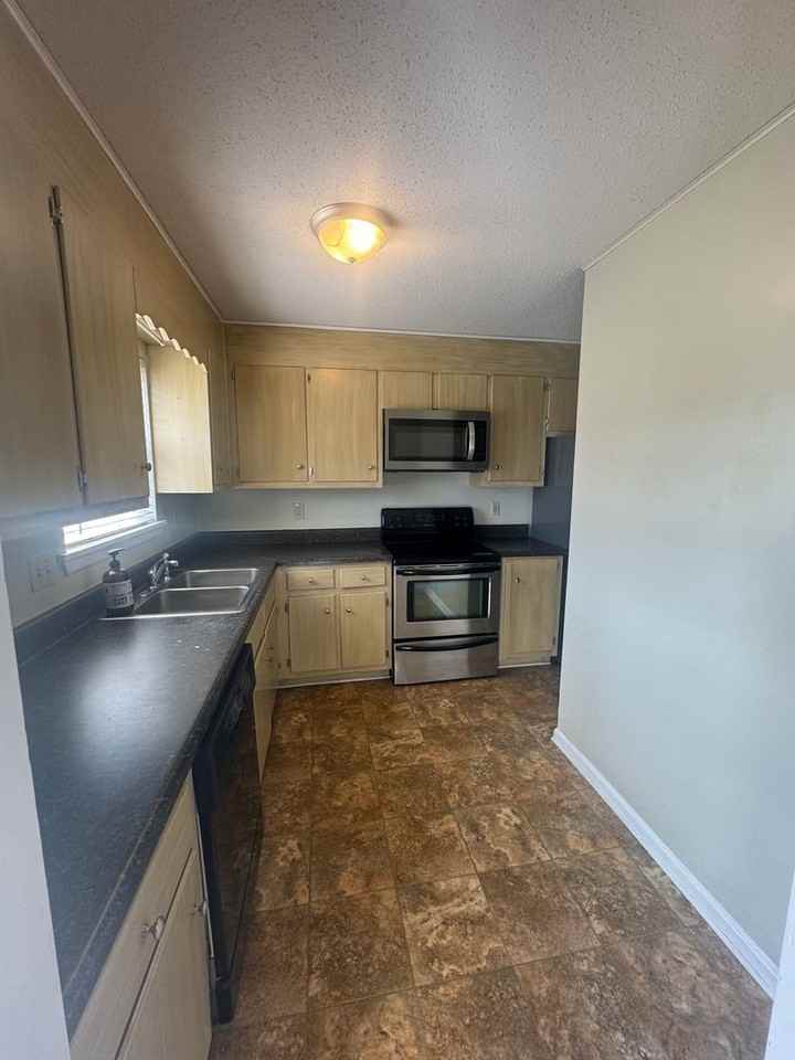 142 22nd St N - Photo 6 of 10