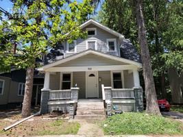 featured image of 710 W Illinois St