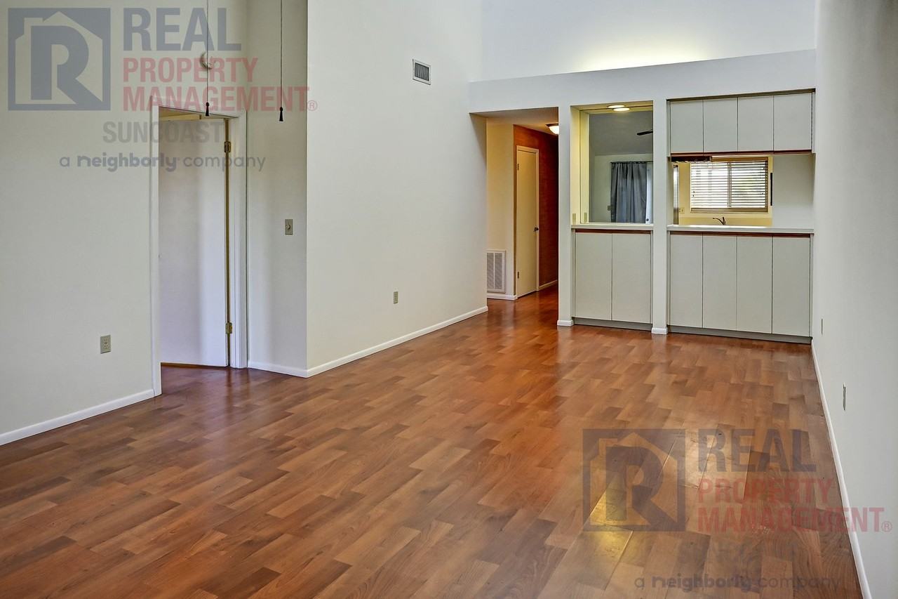 251 Fenwick Dr #14 - Photo 3 of 33