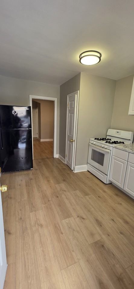 1306 N Kenwood Ave - Photo 2 of 6