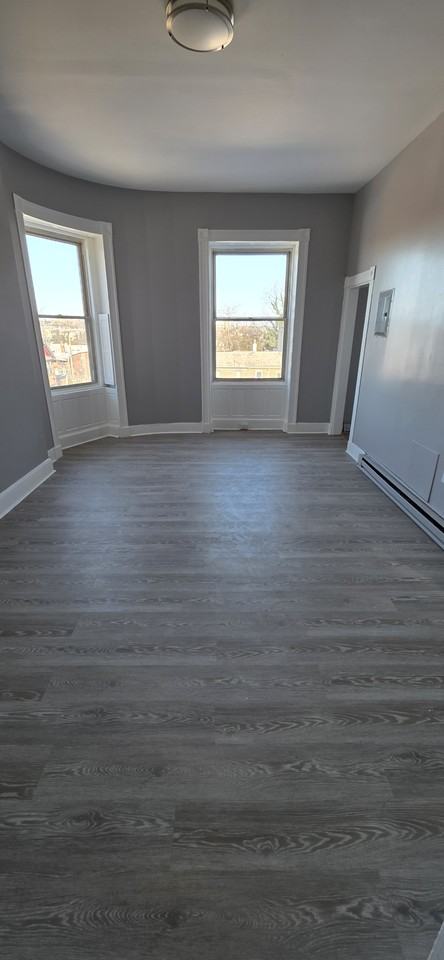 2042 Park Ave Apt 5 - Photo 2 of 8