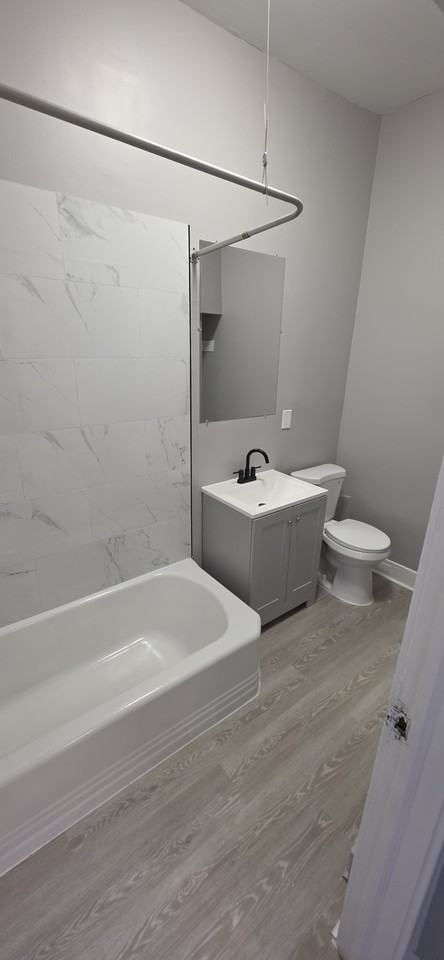 2042 Park Ave Apt 5 - Photo 5 of 8