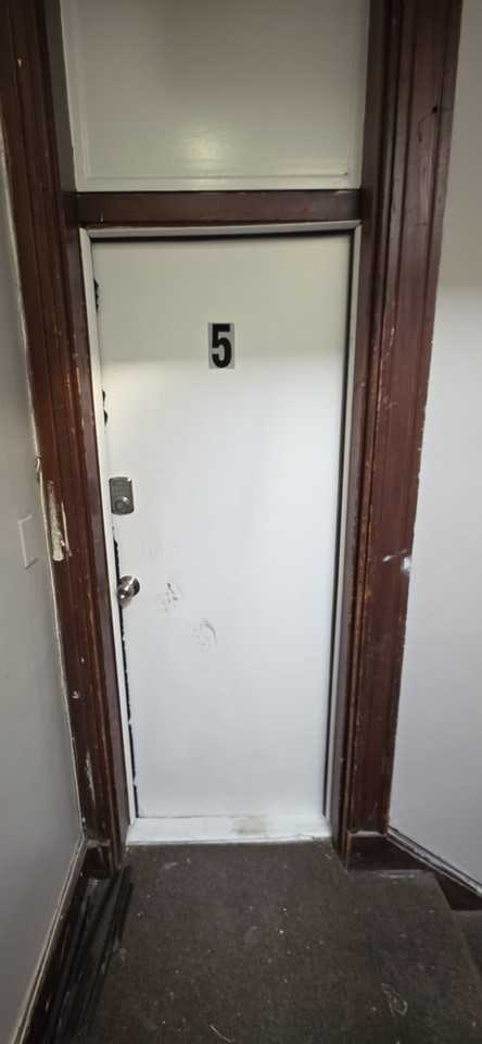 2042 Park Ave Apt 5 - Photo 7 of 8