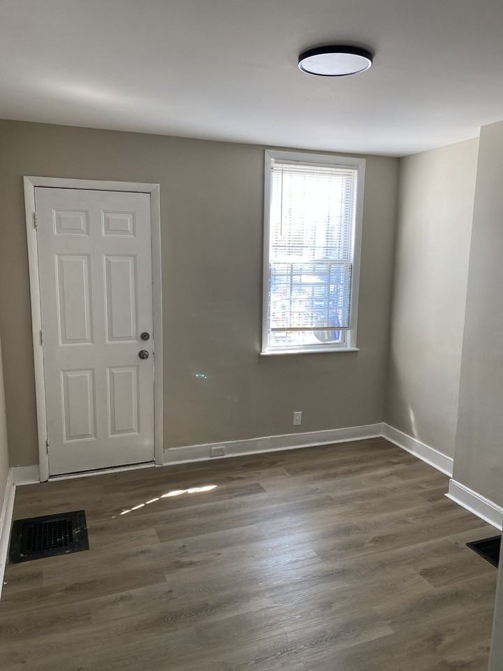 502 S Gilmor St - Photo 2 of 10