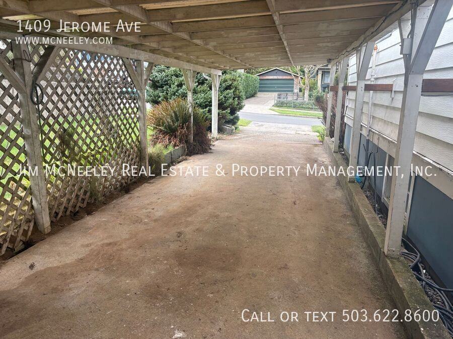 1409 Jerome Ave - Photo 3 of 22