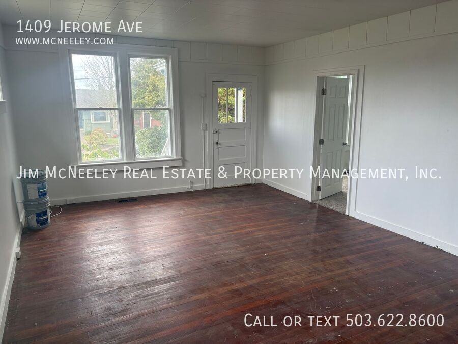 1409 Jerome Ave - Photo 4 of 22