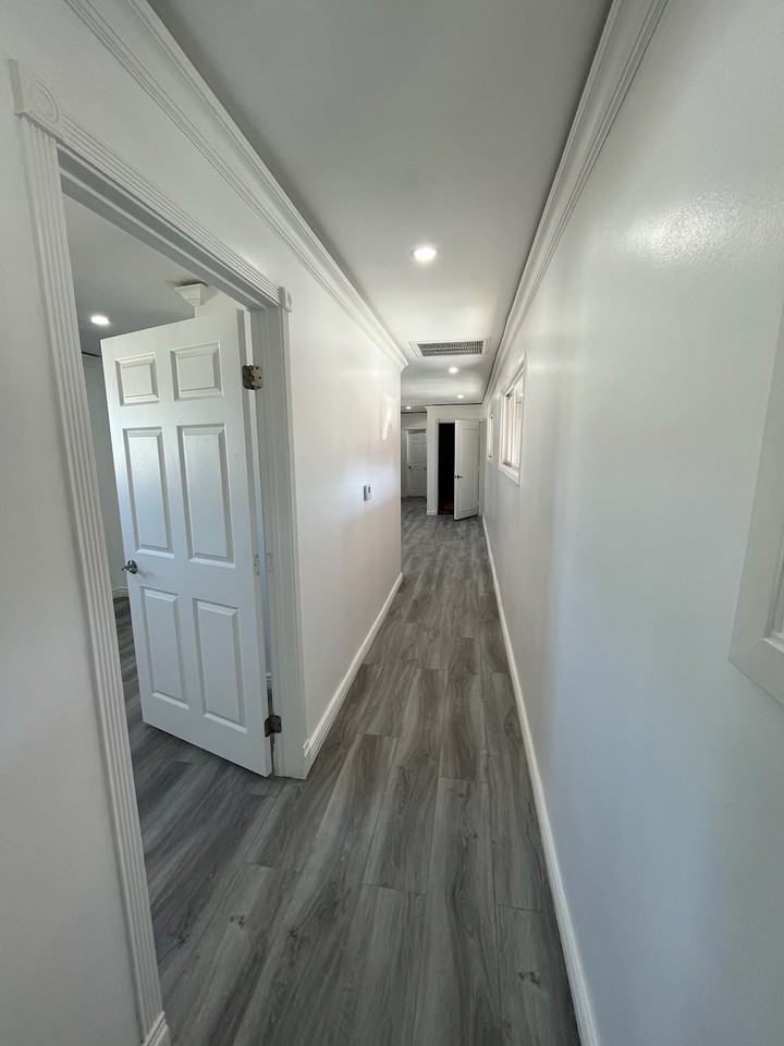 11685 Magnolia Blvd #B - Photo 2 of 12