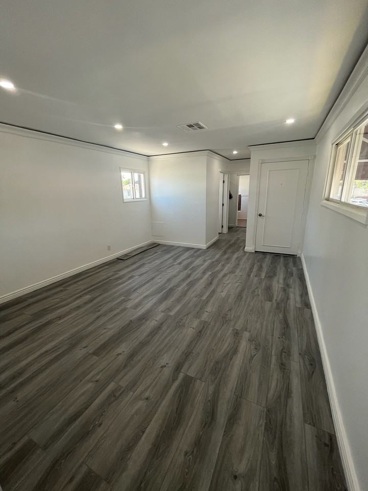 11685 Magnolia Blvd #B - Photo 4 of 12