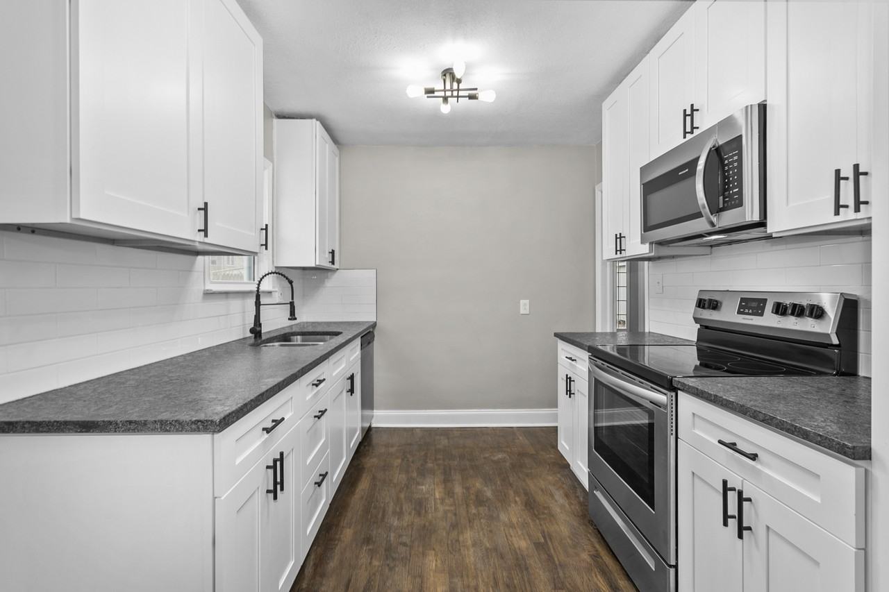 231 E 74th Ter - Photo 7 of 34