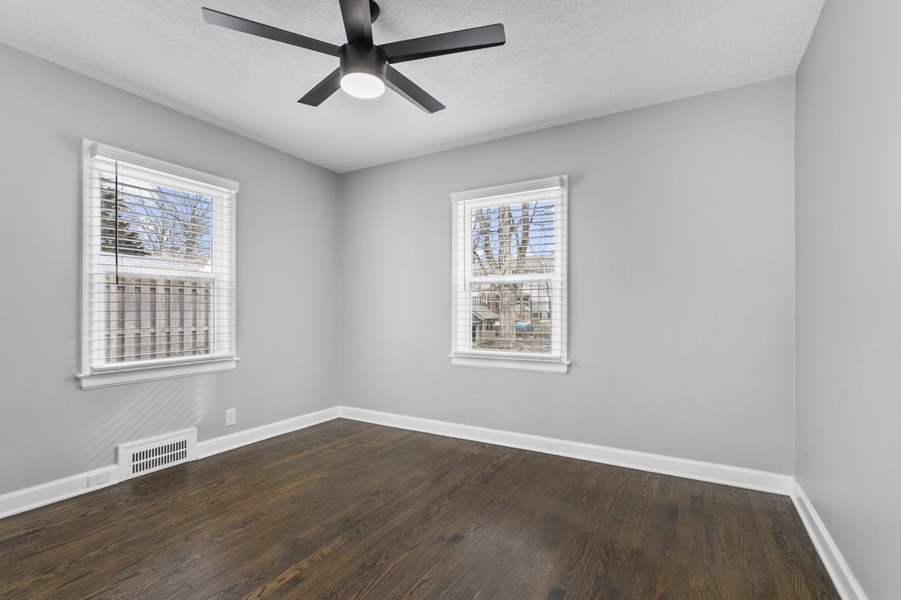 231 E 74th Ter - Photo 4 of 34