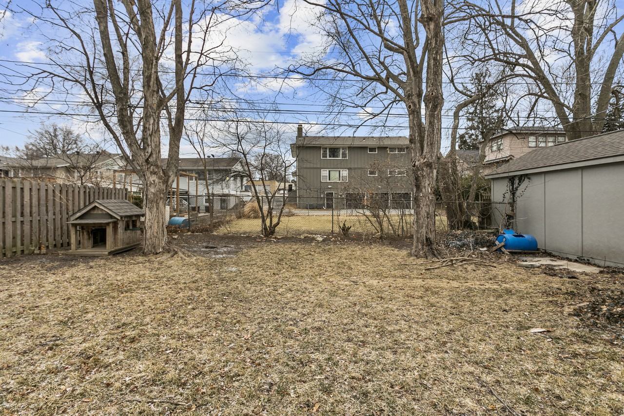 231 E 74th Ter - Photo 7 of 34