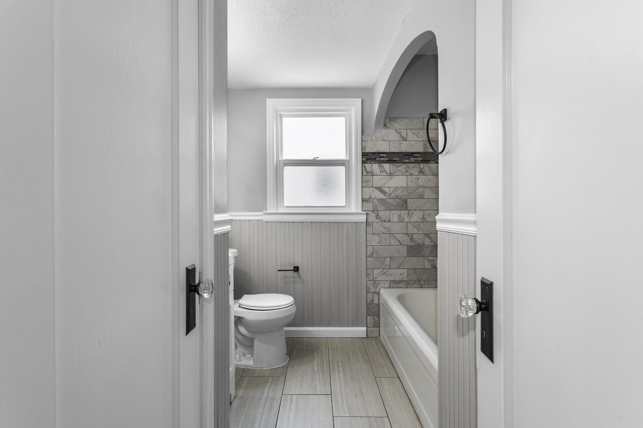 231 E 74th Ter - Photo 3 of 34