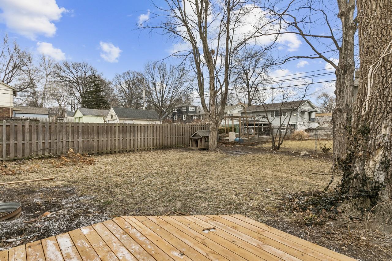 231 E 74th Ter - Photo 4 of 34