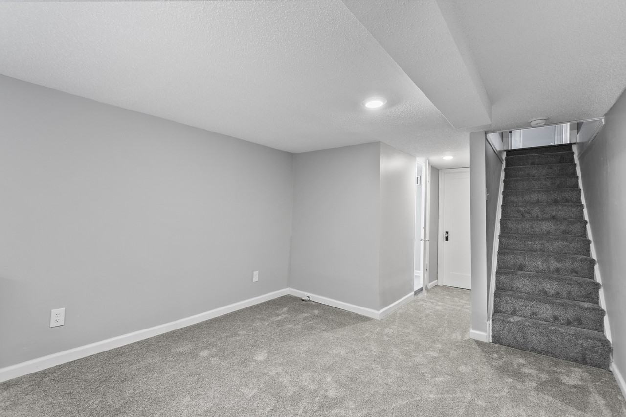 231 E 74th Ter - Photo 6 of 34