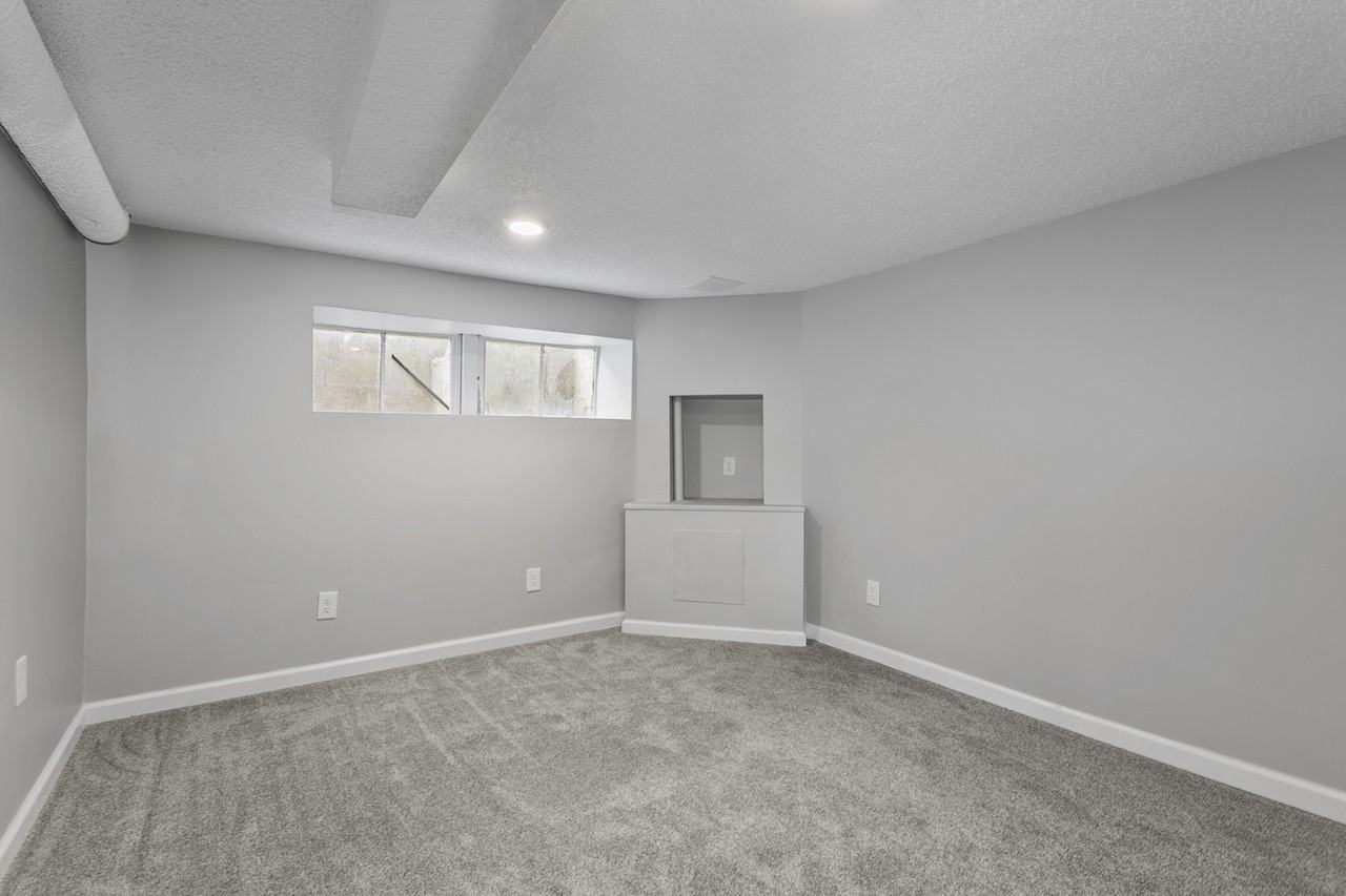 231 E 74th Ter - Photo 5 of 34