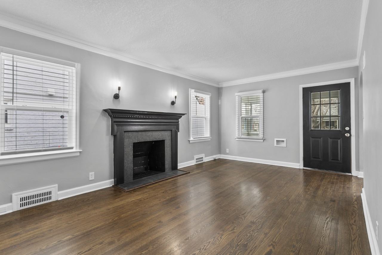 231 E 74th Ter - Photo 2 of 34