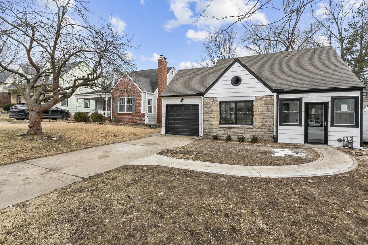 231 E 74th Ter - Photo 5 of 34