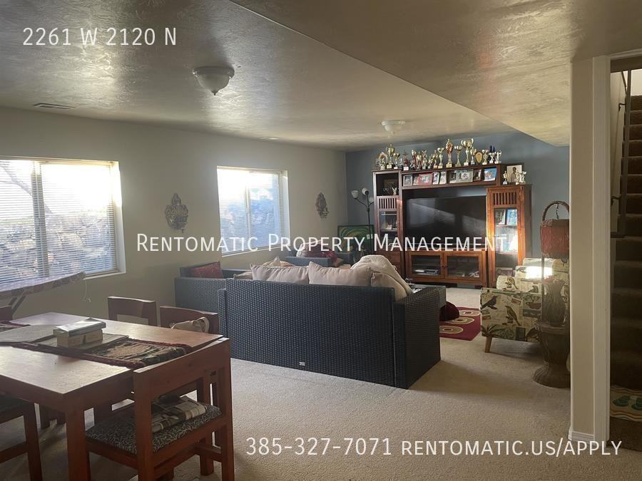 2261 W 2120 N - Photo 5 of 19