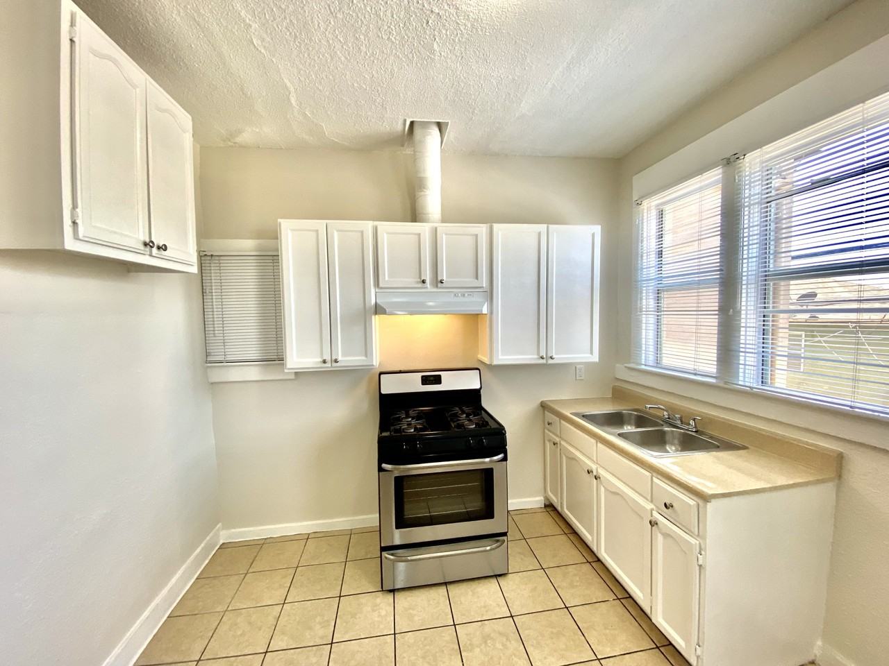 125 E 20th St #5 - Photo 2 of 13