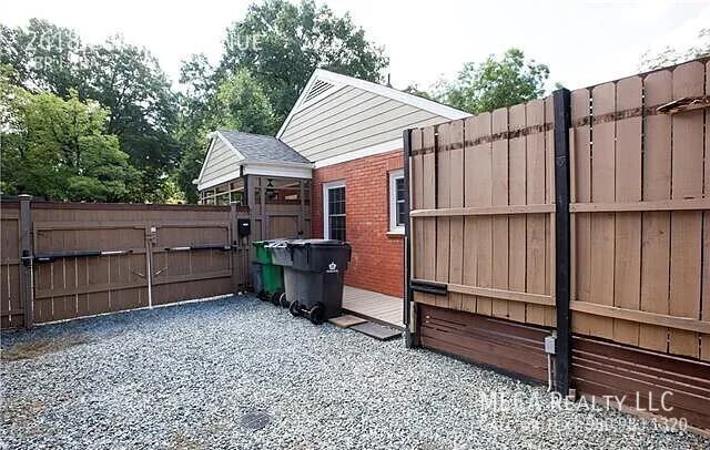 2618 Lumina Ave - Photo 3 of 15