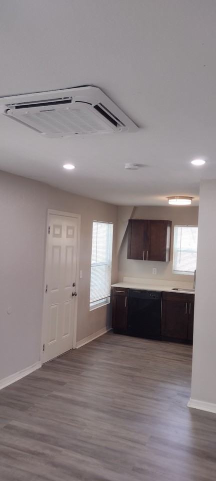 703 E Hanlon St #NA - Photo 2 of 10