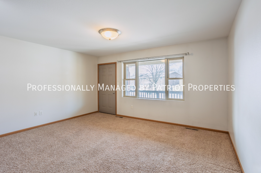 823 Hawkeye Dr - Photo 4 of 11