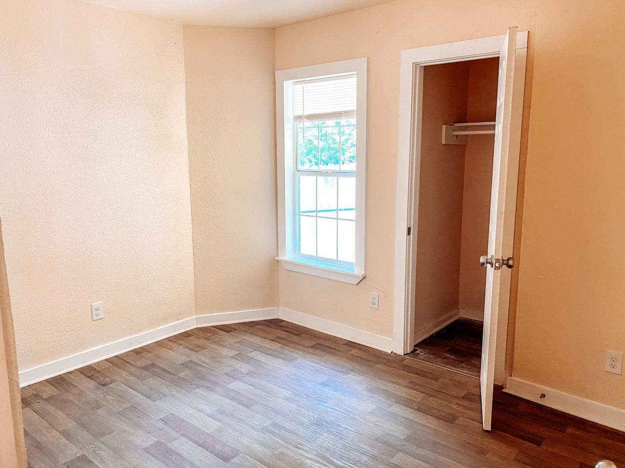 115 Chicago Blvd #102 - Photo 4 of 13
