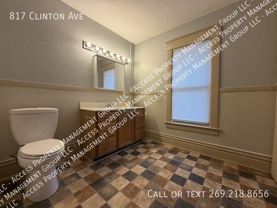 817 Clinton Ave - Photo 7 of 26