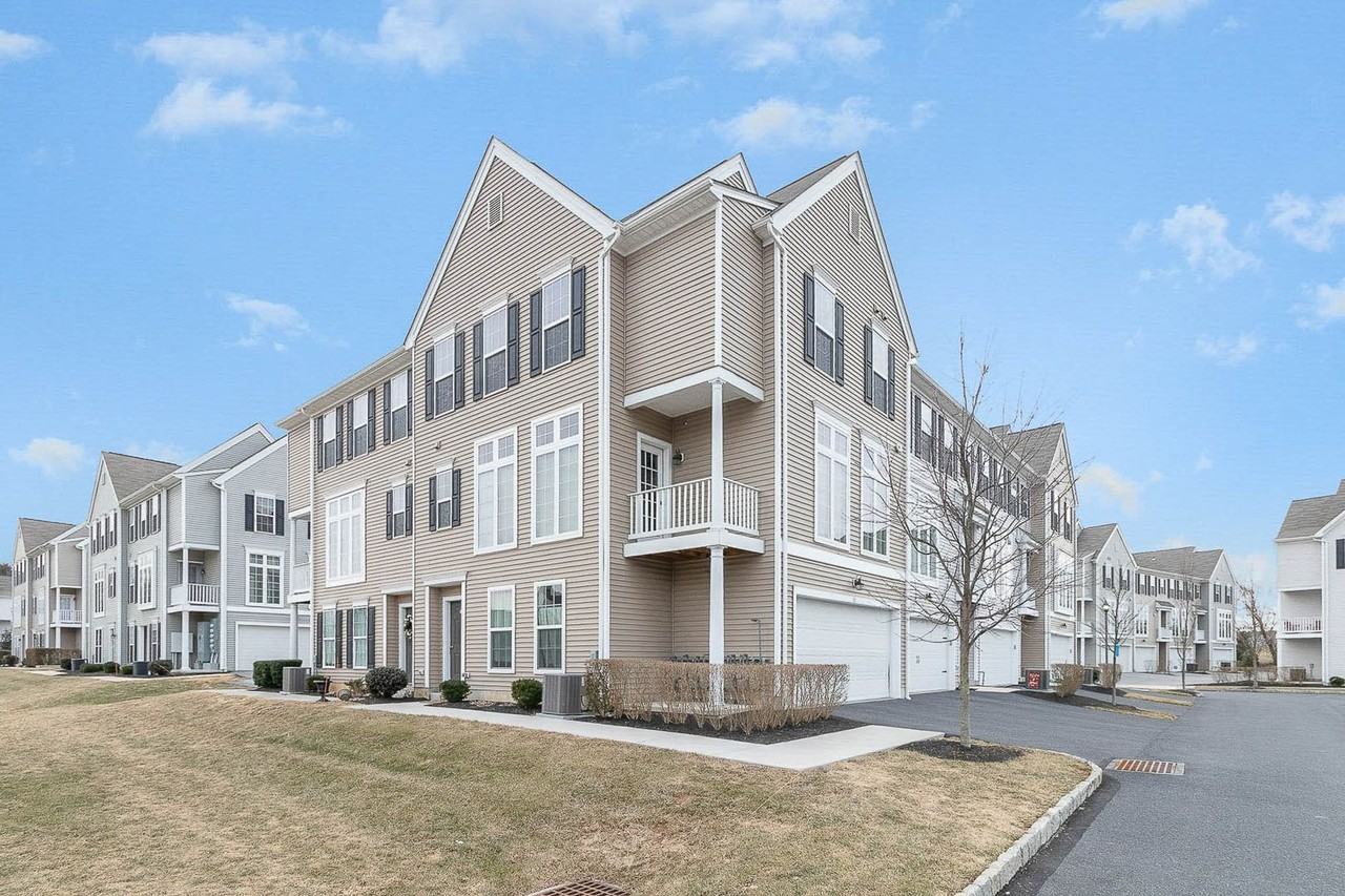 3038 Meridian Cmns #D - Photo 2 of 25