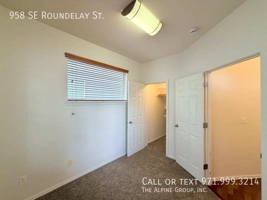 958 Se Roundelay St - Photo 6 of 44