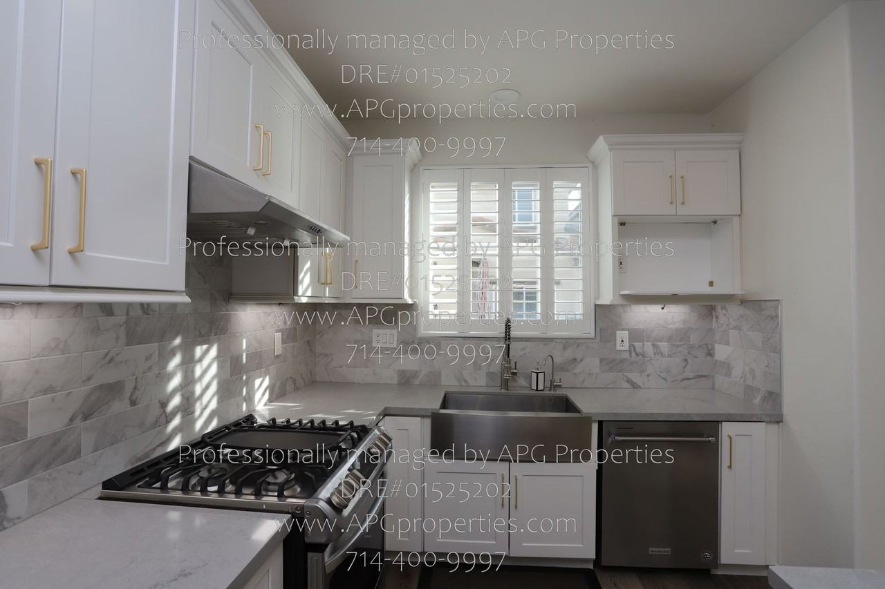 8057 Sorrento Ln - Photo 4 of 29