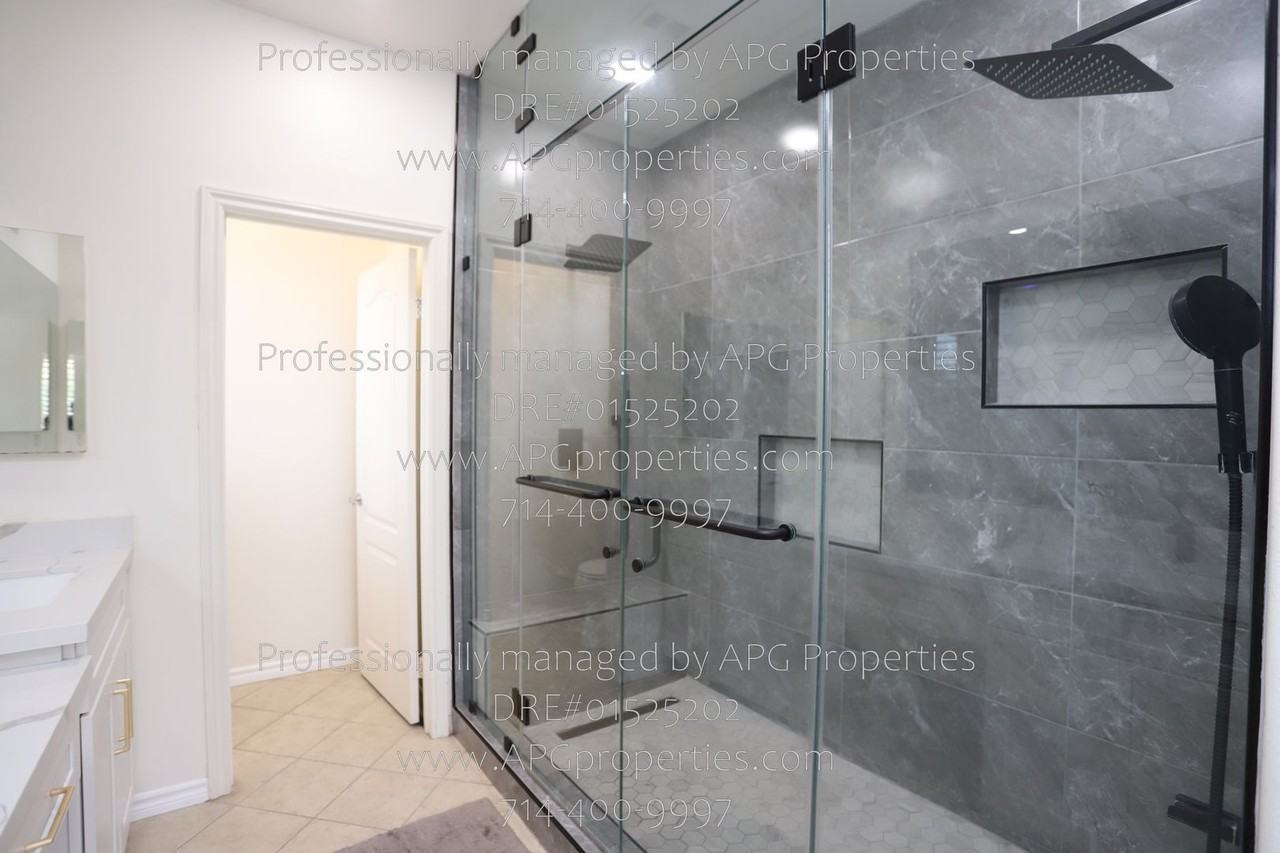 8057 Sorrento Ln - Photo 5 of 29