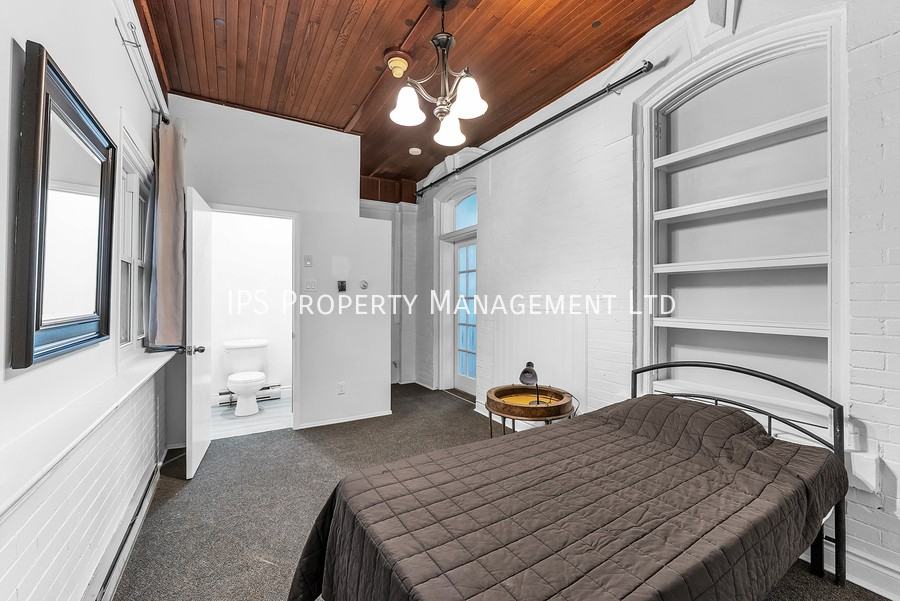 142 Foster Ave - Photo 3 of 45