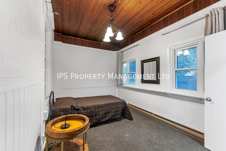 142 Foster Ave - Photo 4 of 45