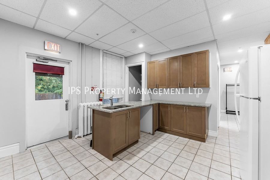 142 Foster Ave - Photo 7 of 45