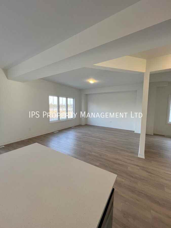 25 Bradden Cres - Photo 2 of 13