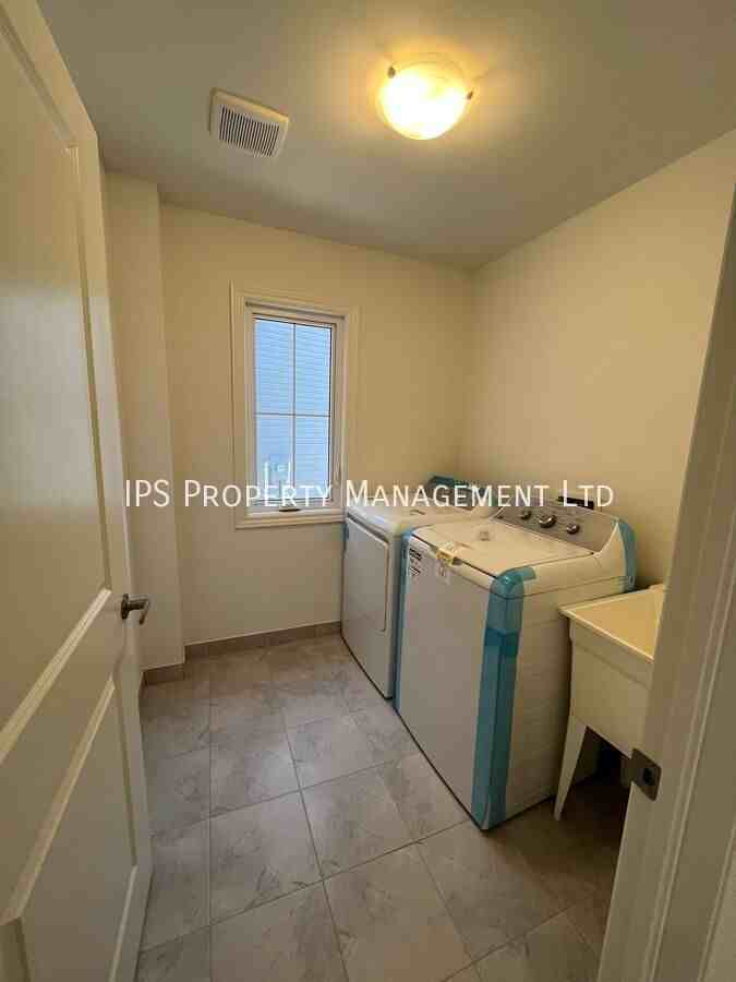 25 Bradden Cres - Photo 3 of 13