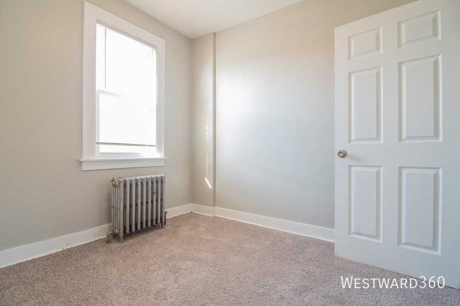 1242 121st St #2F - Photo 5 of 18