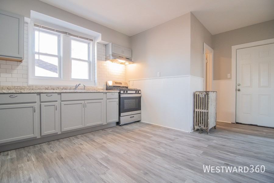 1242 121st St #2F - Photo 2 of 18