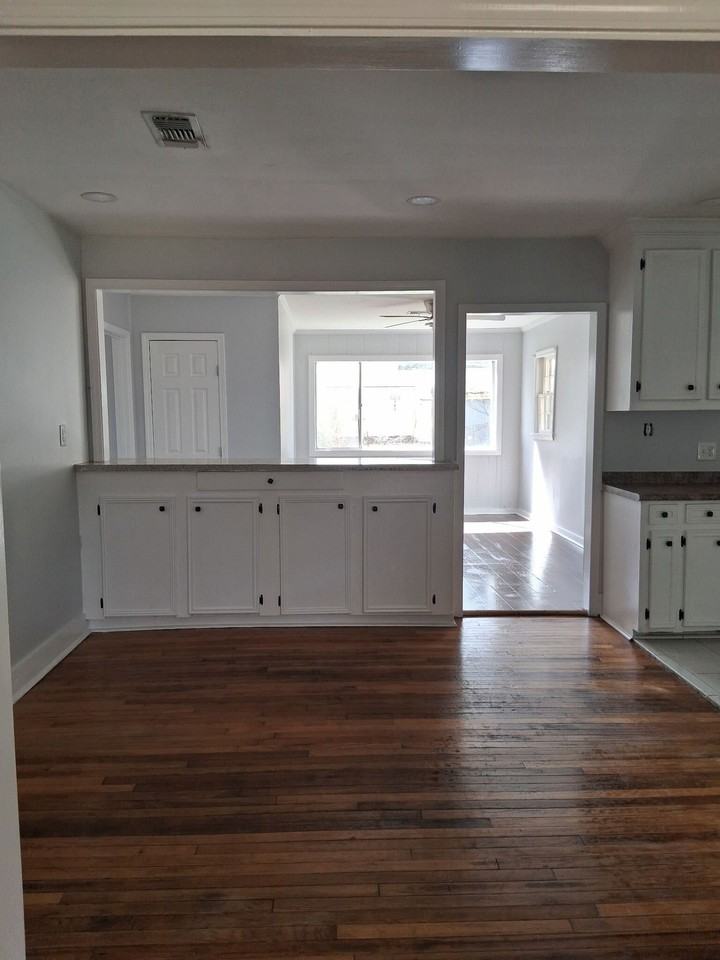 611 Avalon Rd - Photo 3 of 15