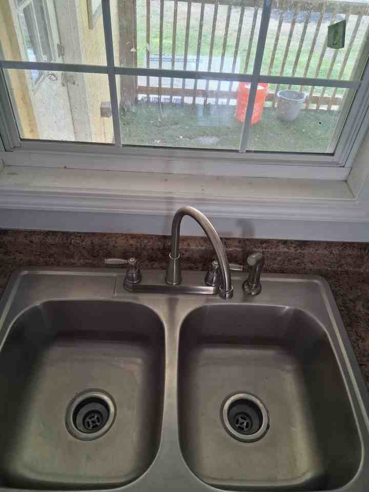 611 Avalon Rd - Photo 5 of 15