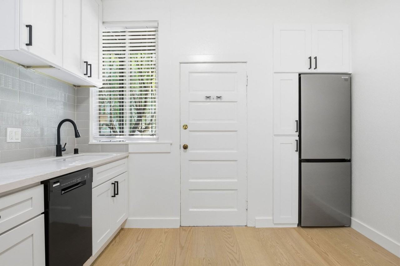 381 Ivy St #4 - Photo 3 of 18