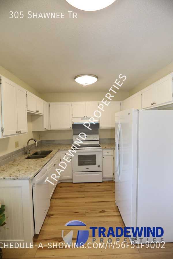 305 Shawnee Trl - Photo 3 of 20