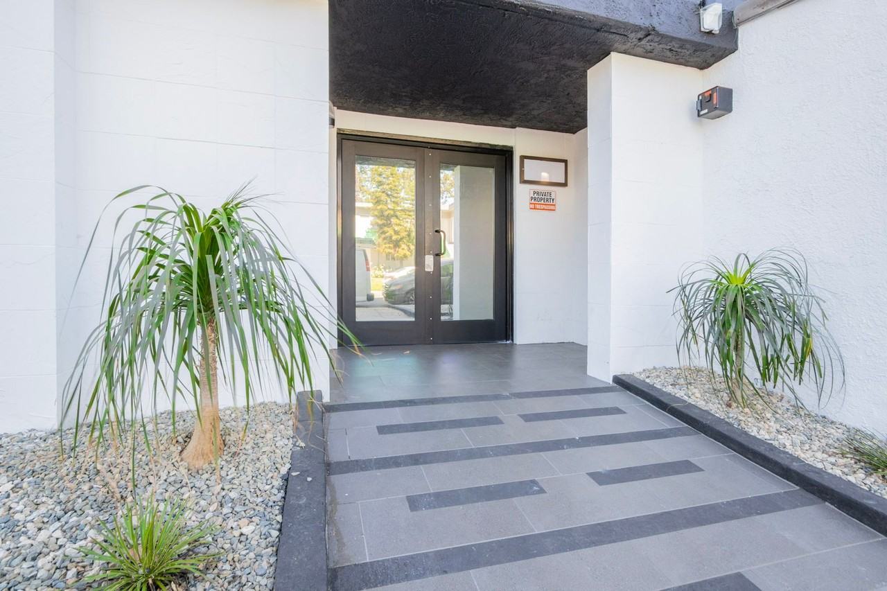 5807 Laurel Canyon Blvd - Photo 5 of 27