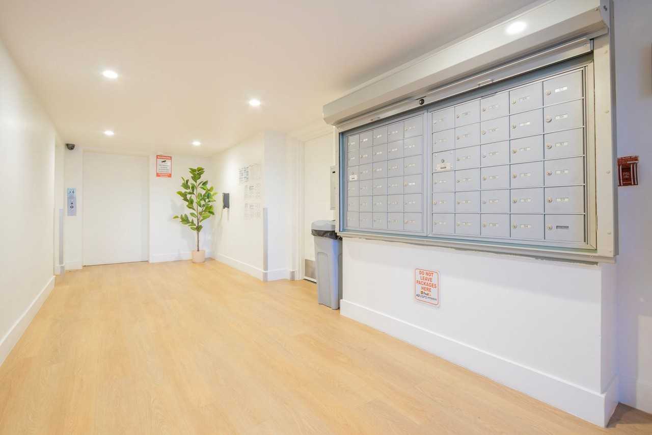 5807 Laurel Canyon Blvd - Photo 6 of 27