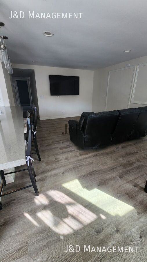 906 Rose Dr - Photo 3 of 11