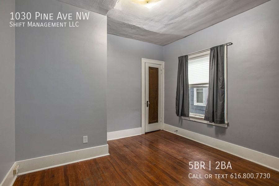1030 Pine Ave Nw - Photo 3 of 17